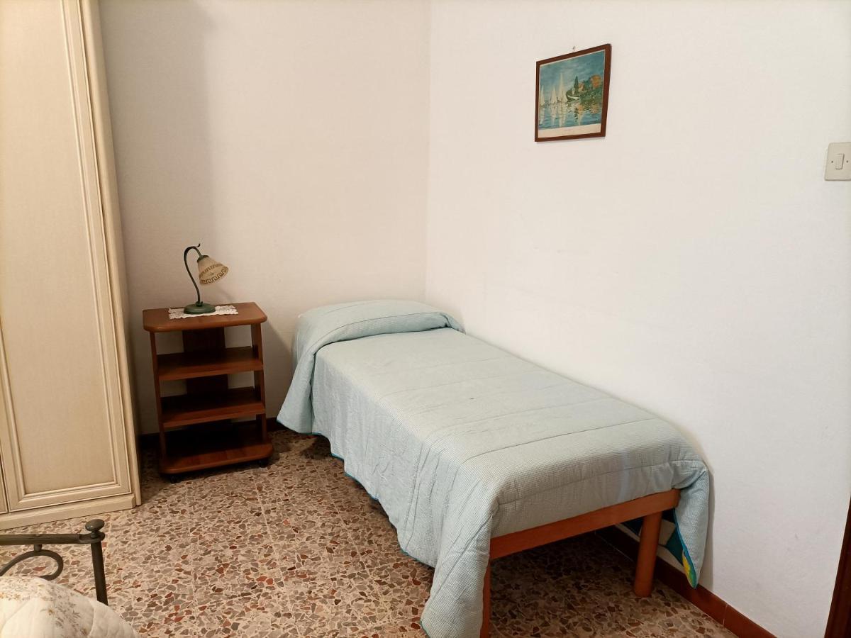 Antica Casa Ceccardi Apartment Livorno Bagian luar foto